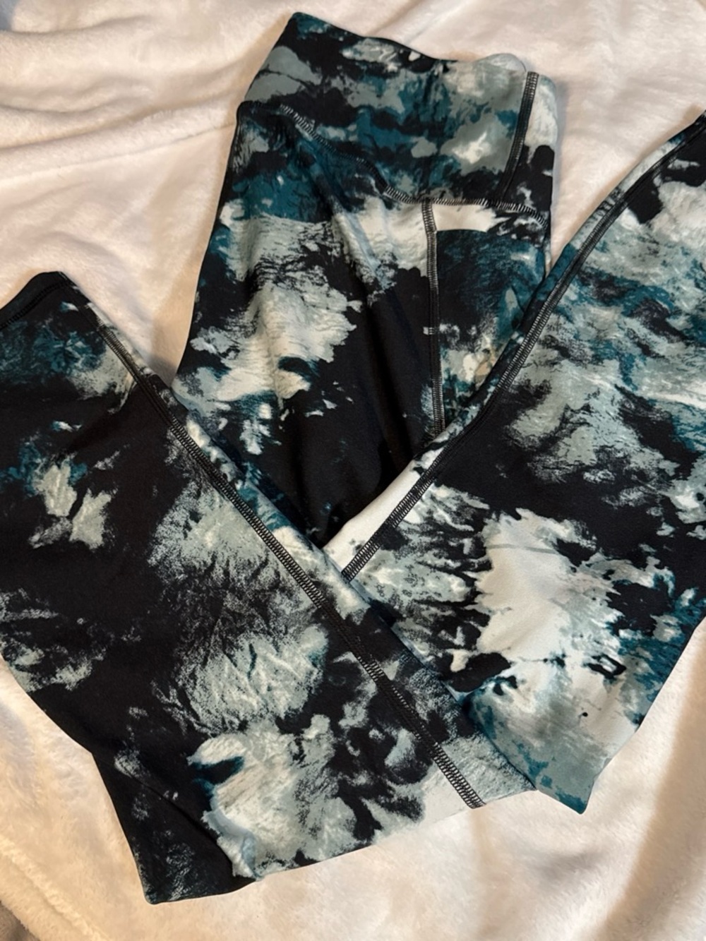 Under Armour Women's Black & Teal Tie-Dye Leggings